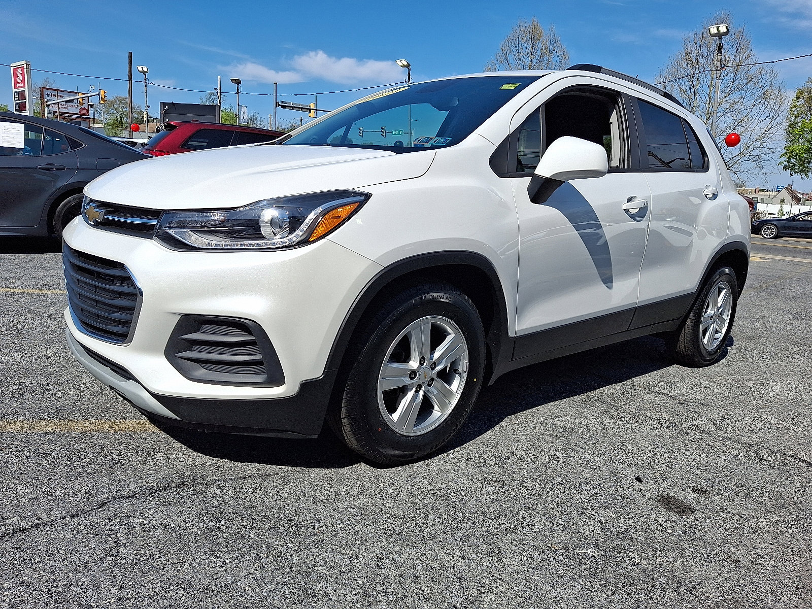 Used 2021 Chevrolet Trax LT w/ Driver Confidence Package FWD image 1