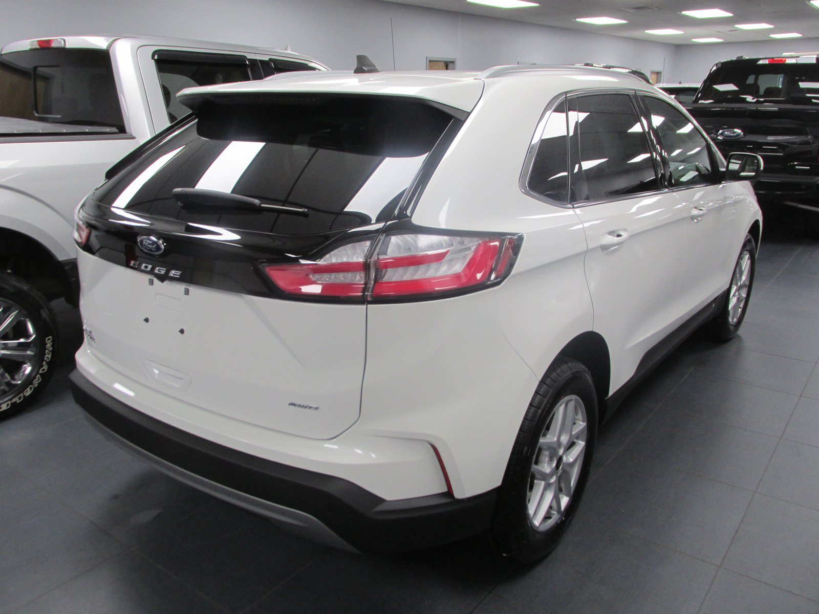 New 2024 Ford Edge SEL w/ Convenience Package AWD/4WD image 4