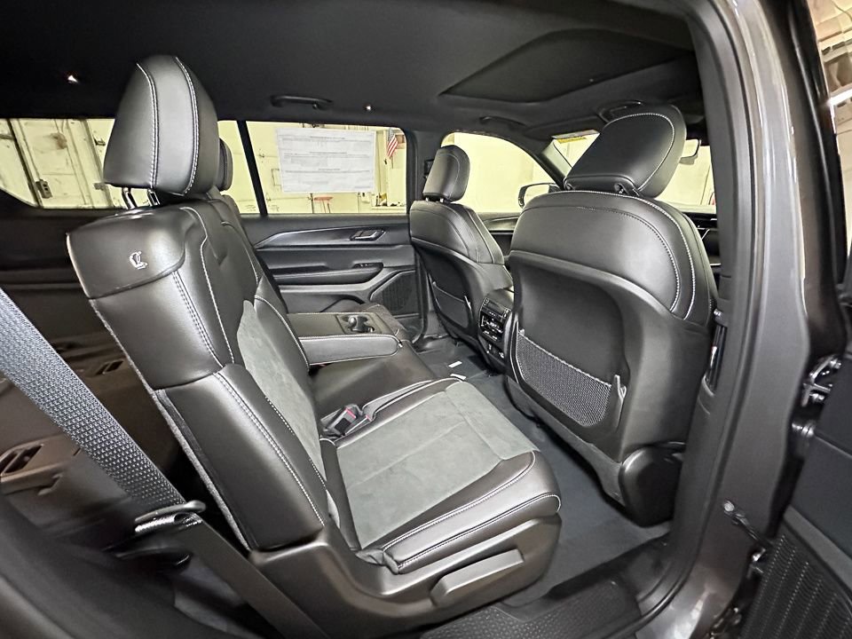 New 2025 Jeep Grand Cherokee L Altitude image 4