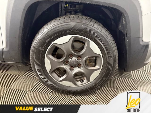 Used 2015 Jeep Renegade Sport w/ Power & Air Group FWD image 22