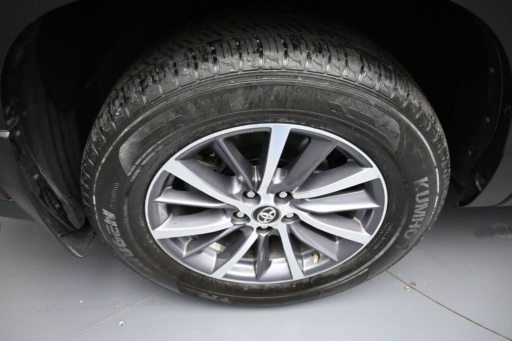 Certified 2019 Toyota Highlander XLE AWD/4WD image 12