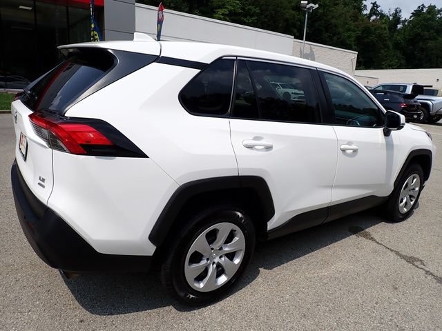 Certified 2023 Toyota RAV4 LE AWD/4WD image 4