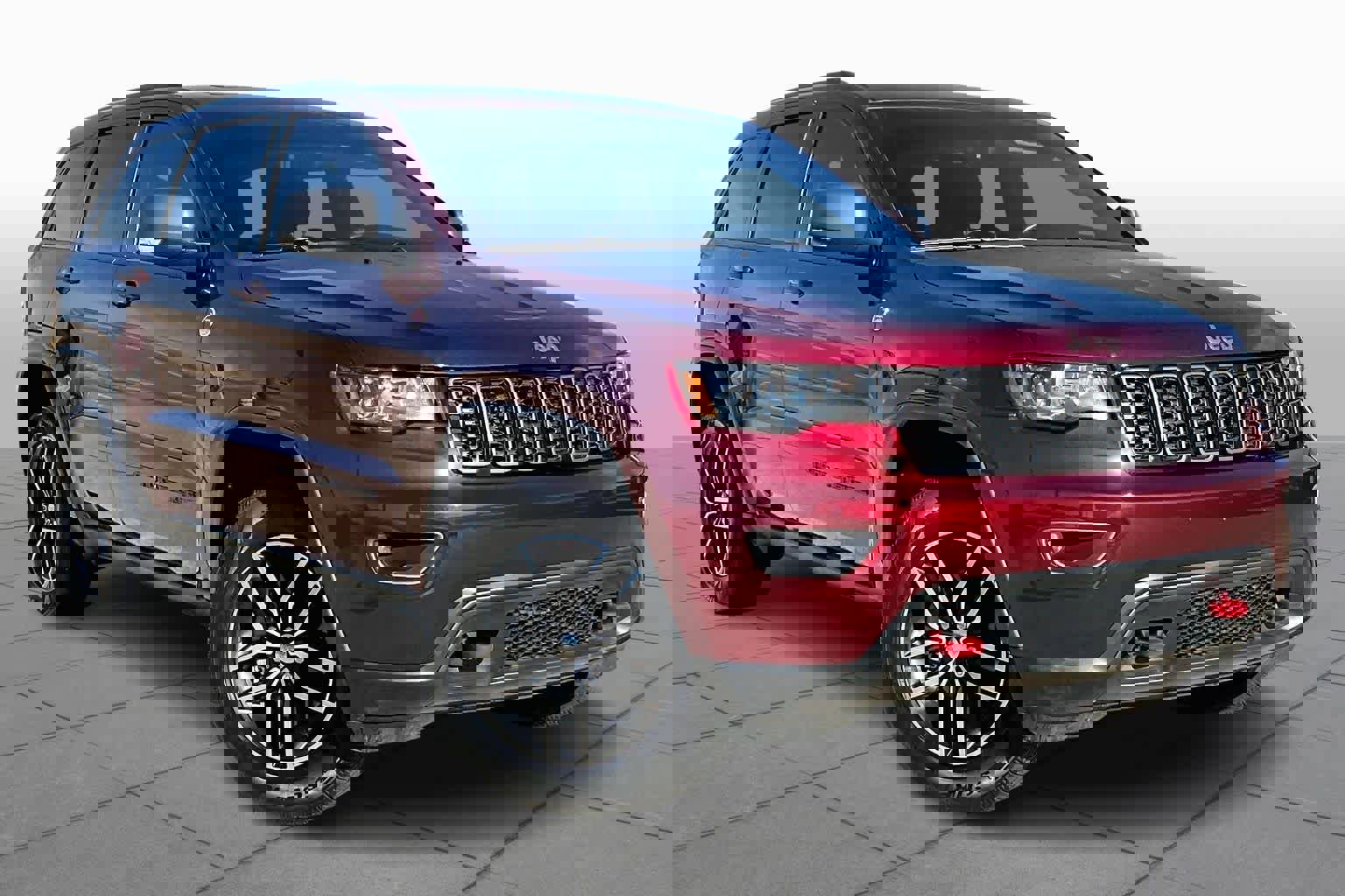 Used 2018 Jeep Grand Cherokee Trailhawk image 2