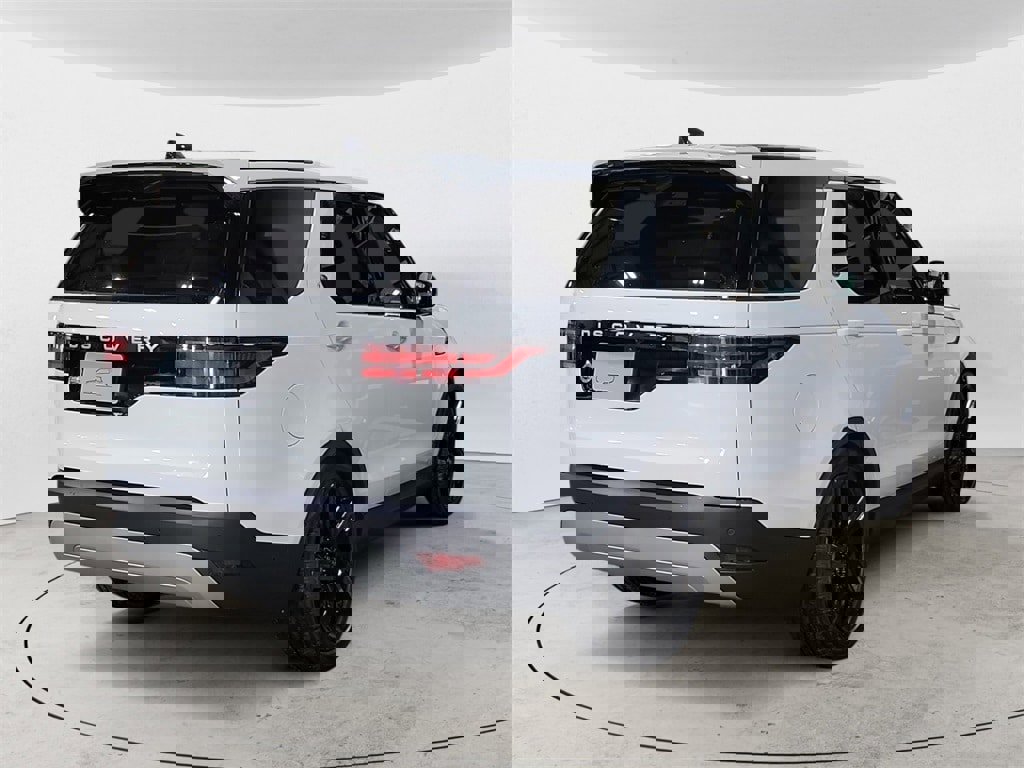 New 2025 Land Rover Discovery S image 5
