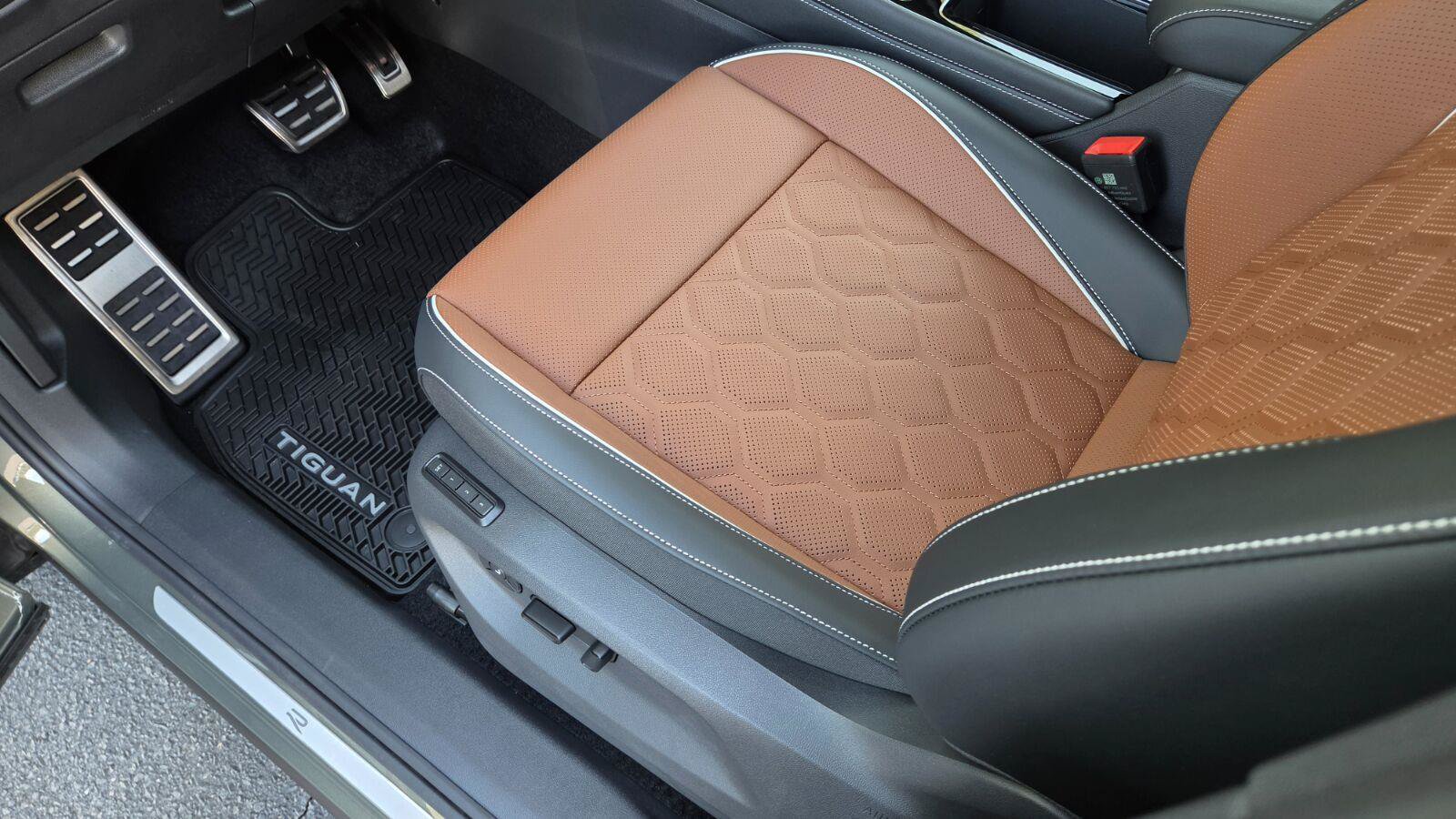 New 2026 Volkswagen Tiguan SEL R-Line AWD/4WD image 22