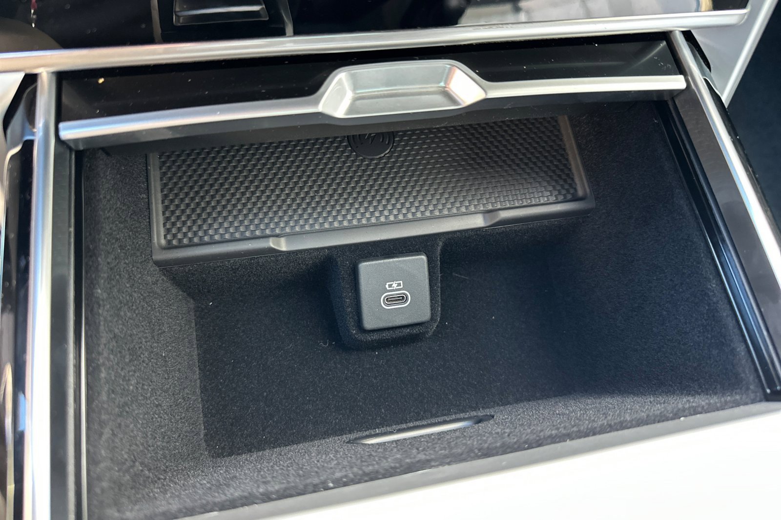 New 2025 Land Rover Range Rover Long Wheelbase SE image 26