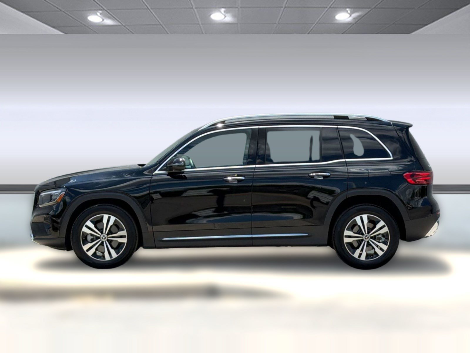 Used 2026 Mercedes-Benz GLB 250 4MATIC image 2
