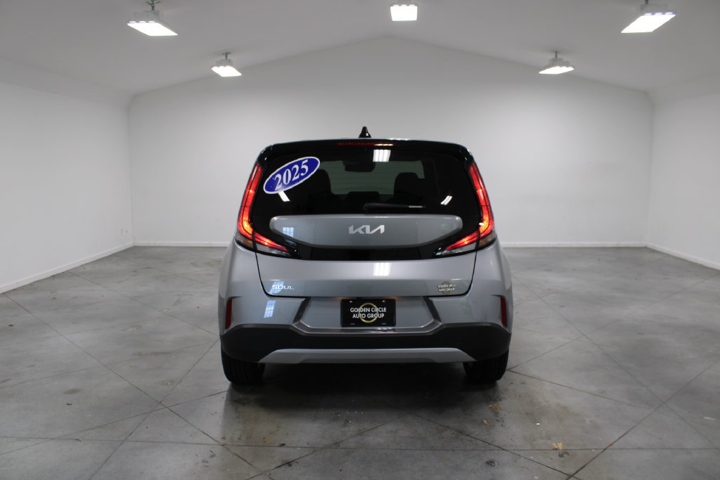 Used 2025 Kia Soul LX w/ LX Technology Package FWD image 8