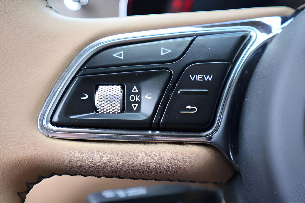 Used 2024 Bentley Bentayga Extended Wheelbase AWD/4WD image 27