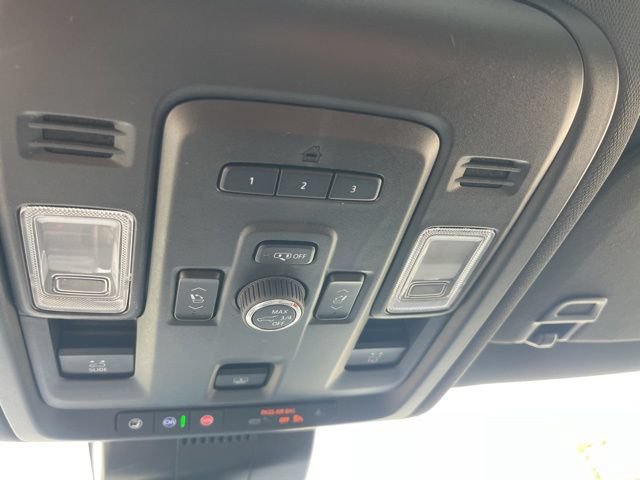 Used 2023 GMC Yukon XL SLT w/ SLT Luxury Package AWD/4WD image 30