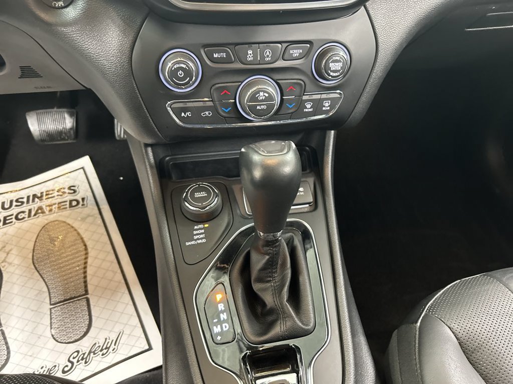 Used 2019 Jeep Cherokee Limited AWD/4WD image 18