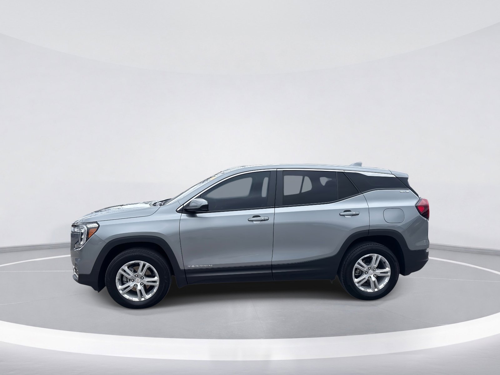 Used 2023 GMC Terrain SLE image 5