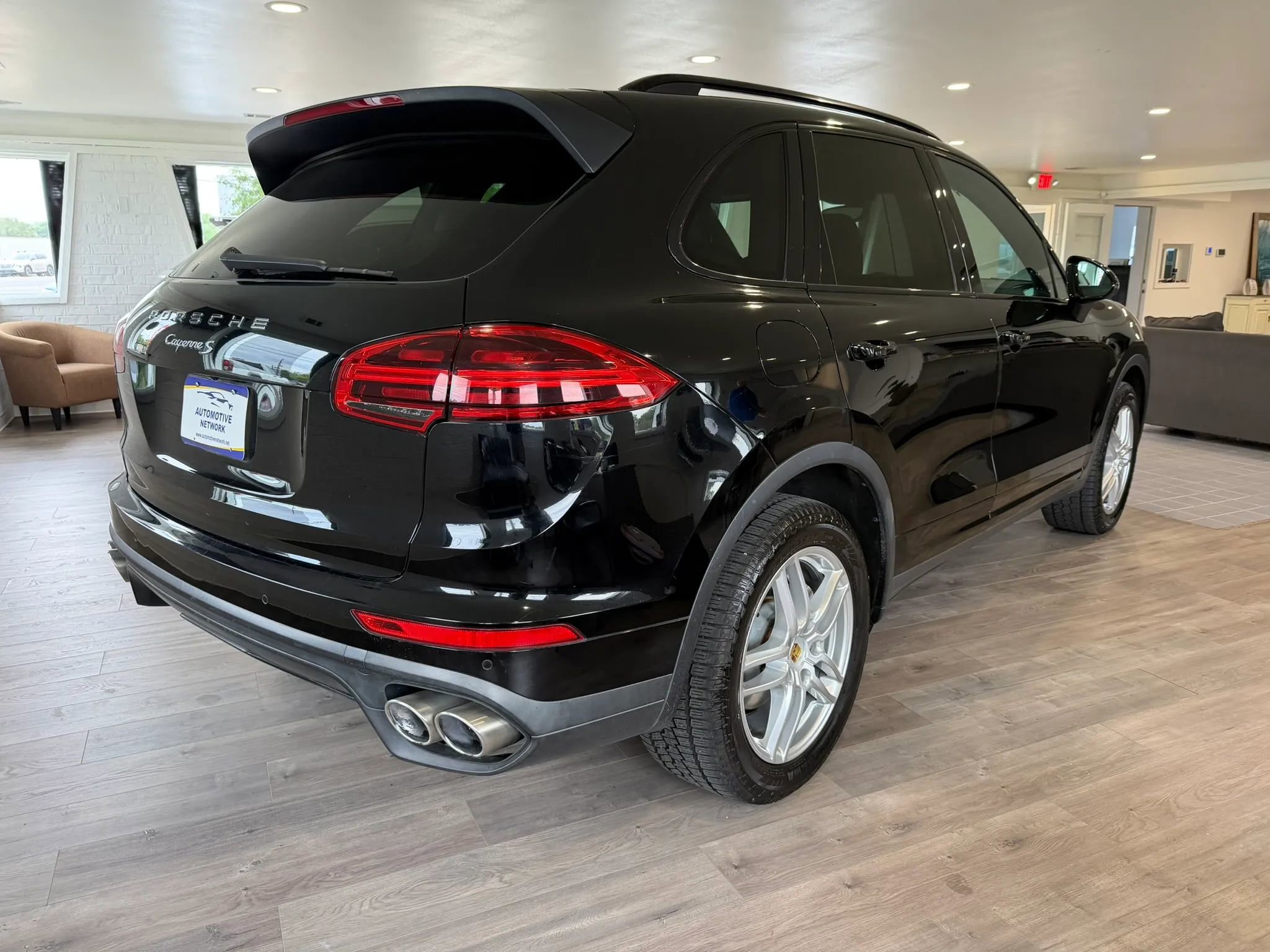 Used 2017 Porsche Cayenne S AWD/4WD image 4