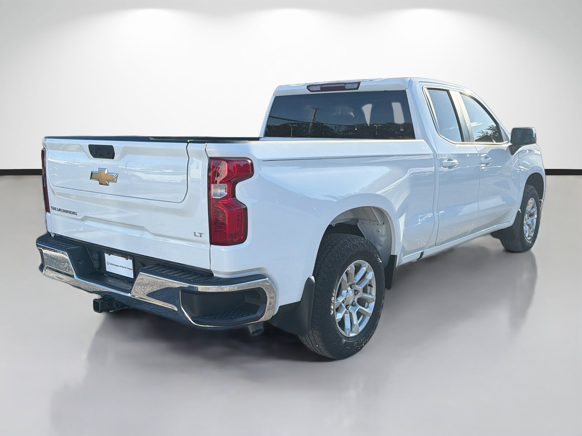 Used 2023 Chevrolet Silverado 1500 LT RWD image 3