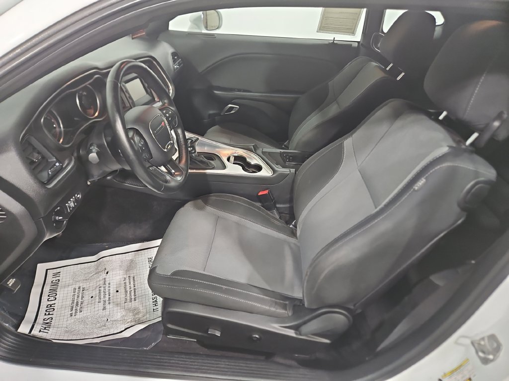 Used 2016 Dodge Challenger SXT w/ Driver Convenience Group RWD image 10
