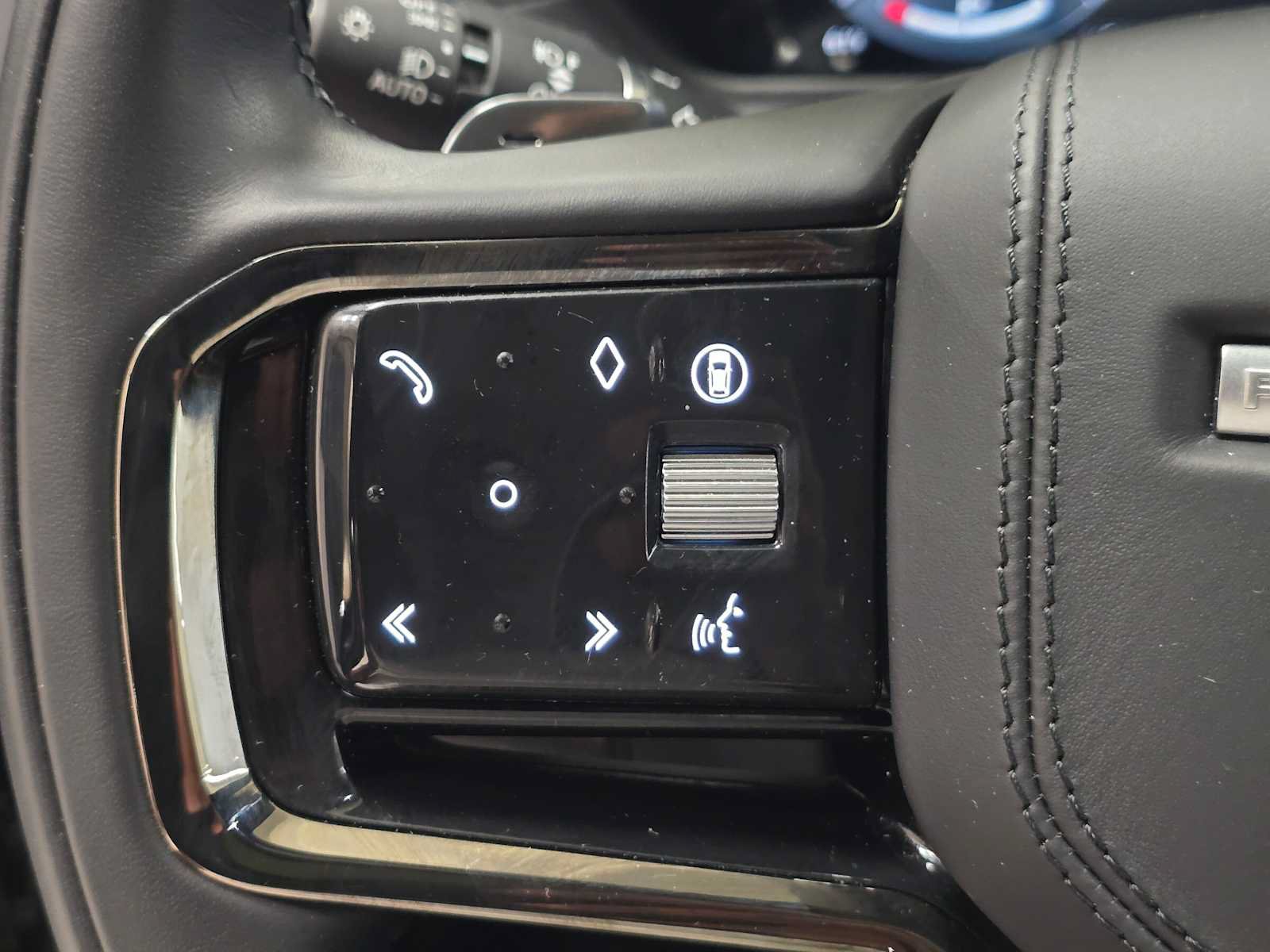 Used 2026 Land Rover Range Rover Velar Dynamic SE AWD/4WD image 33