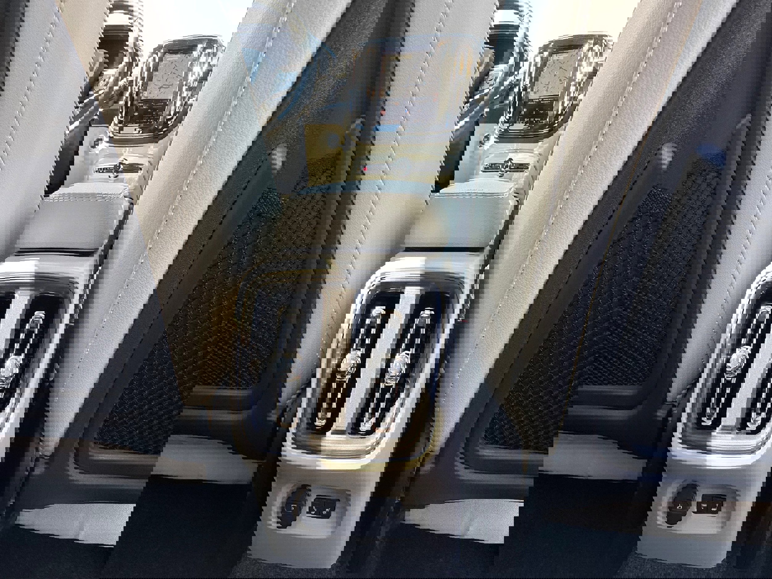 New 2026 Volvo XC40 B5 Plus w/ Protection Package Premier image 11