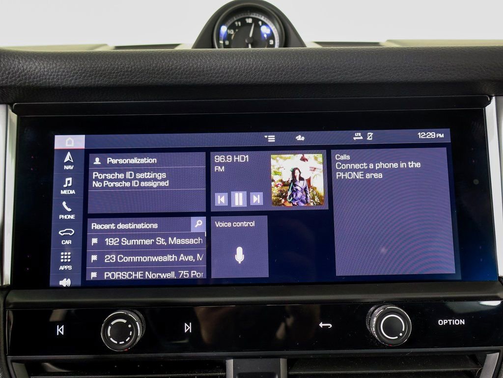 Used 2025 Porsche Macan image 17