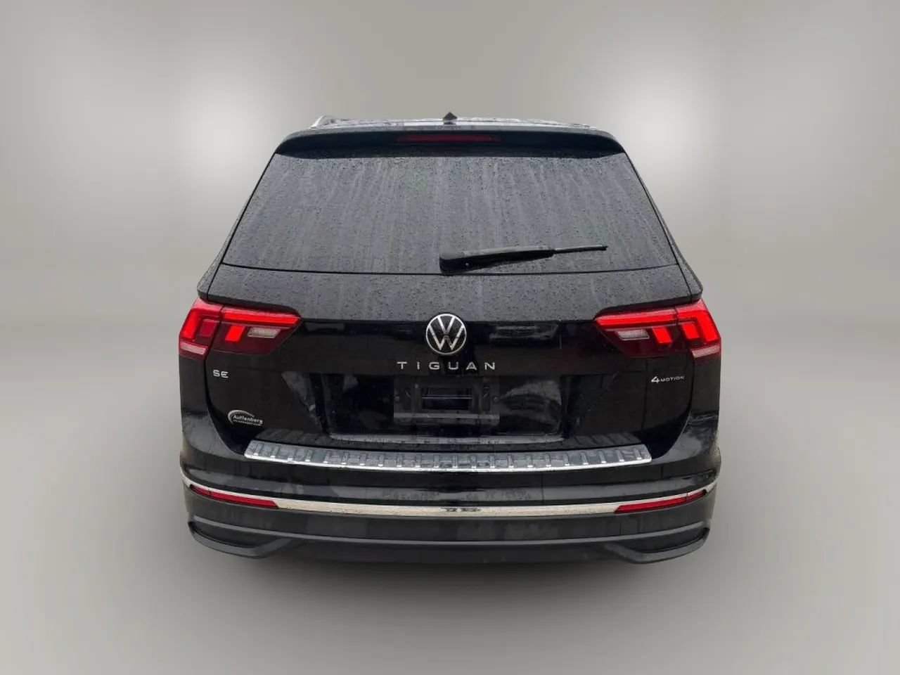 Used 2022 Volkswagen Tiguan SE w/ Panoramic Sunroof Package AWD/4WD image 6