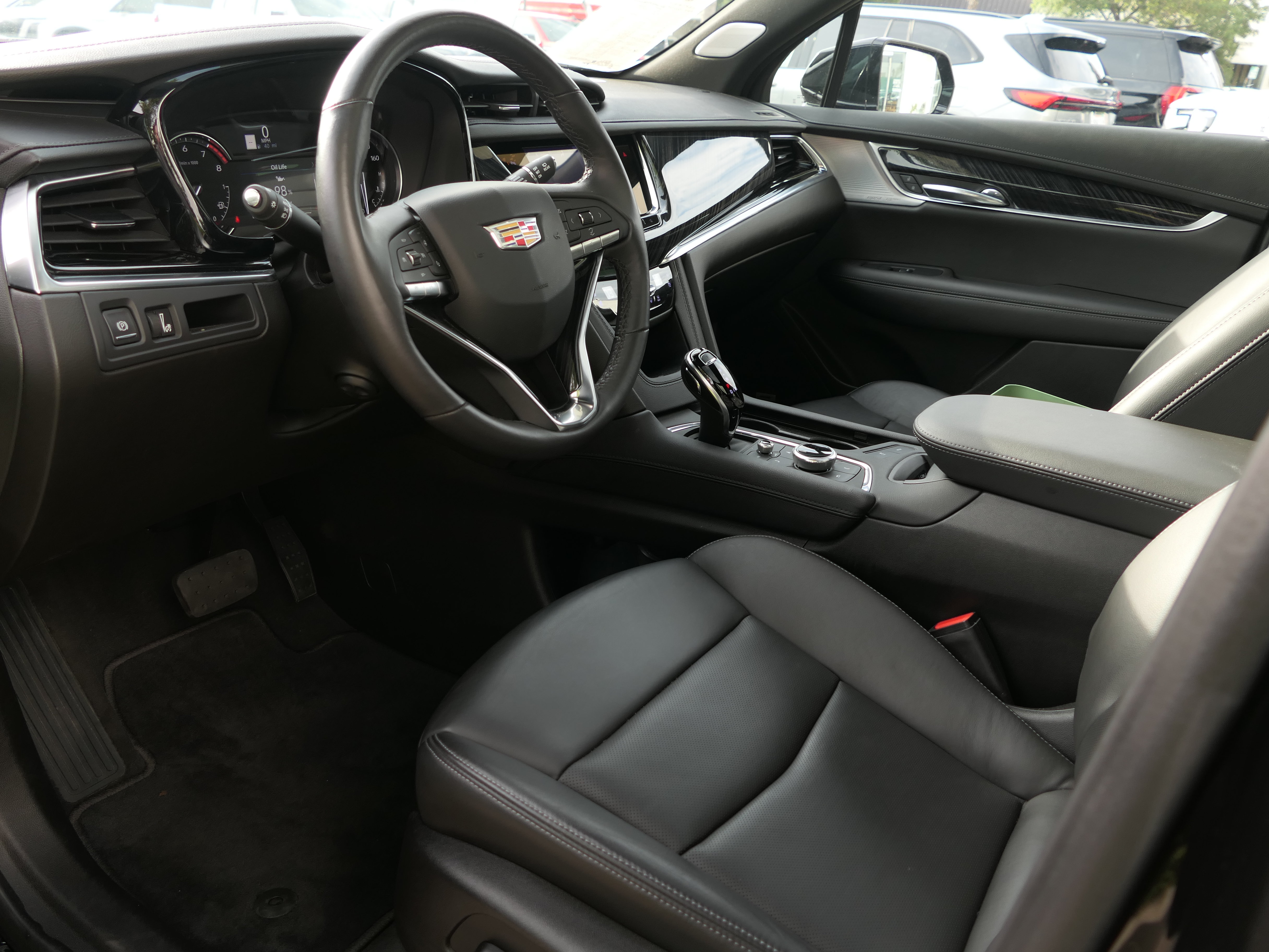 Certified 2025 Cadillac XT6 Premium Luxury FWD image 12