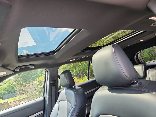 Used 2019 Ford Explorer XLT w/ Equipment Group 202A AWD/4WD image 13