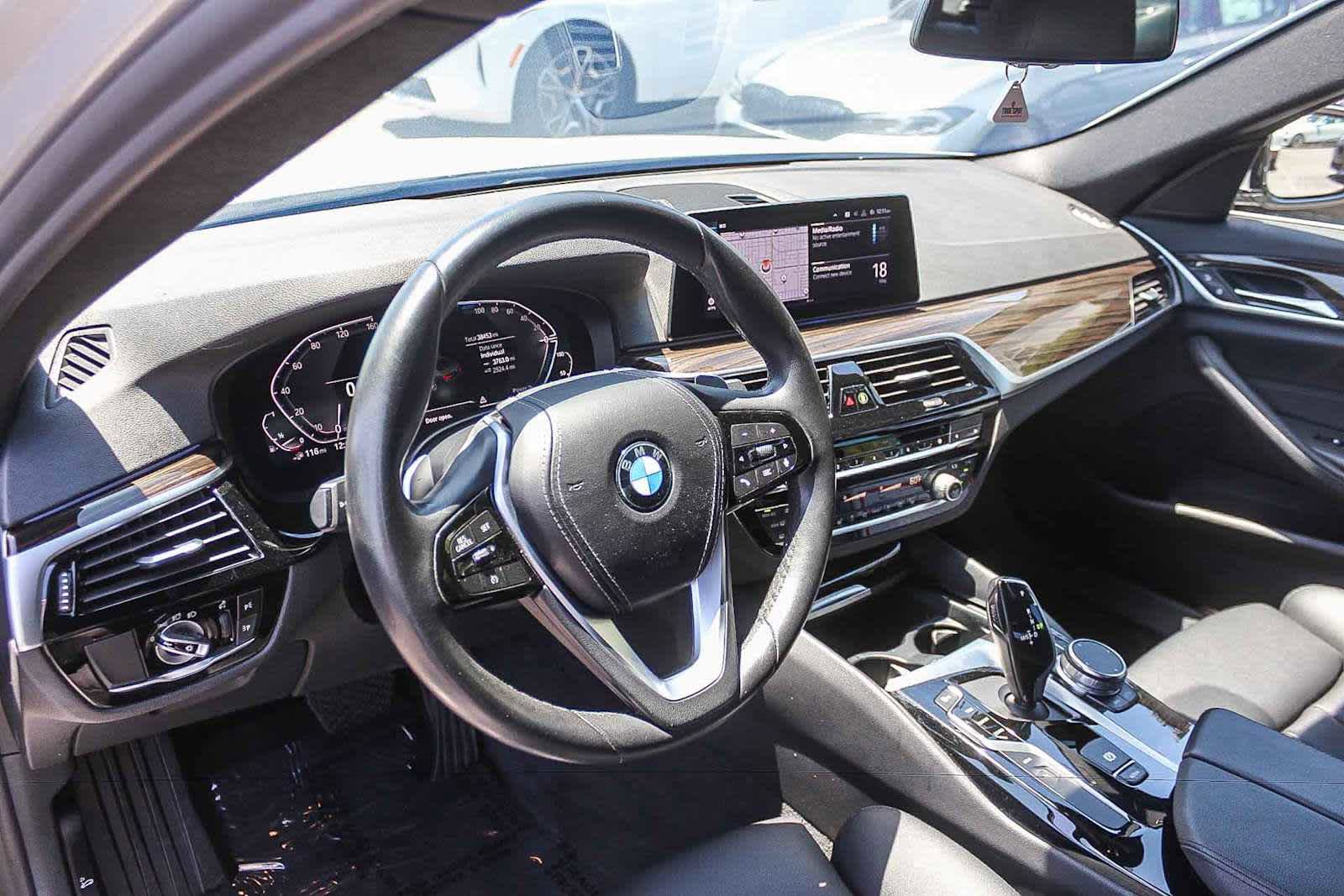 Used 2020 BMW 530e w/ Convenience Package RWD image 16