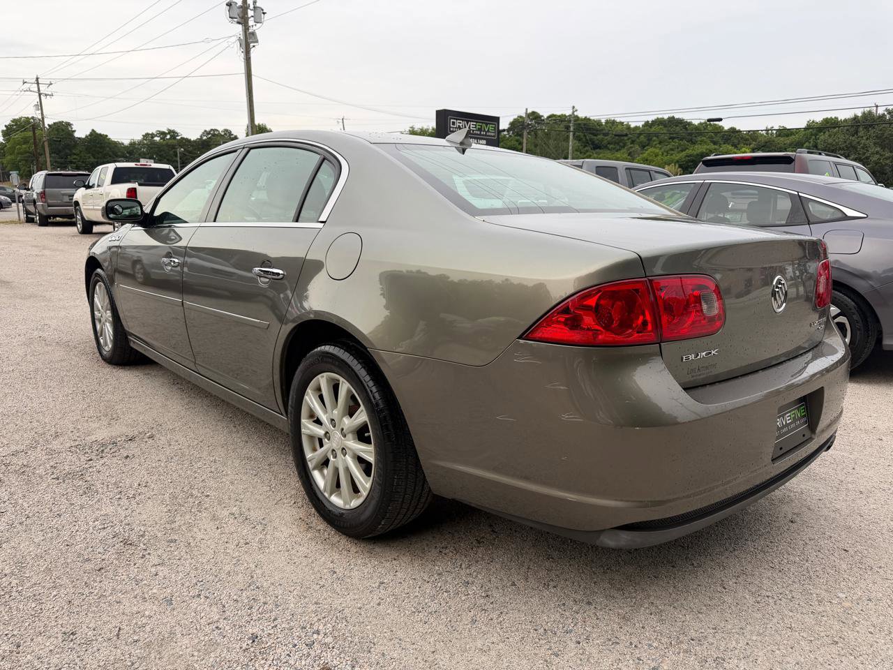 Used 2010 Buick Lucerne CXL FWD image 3
