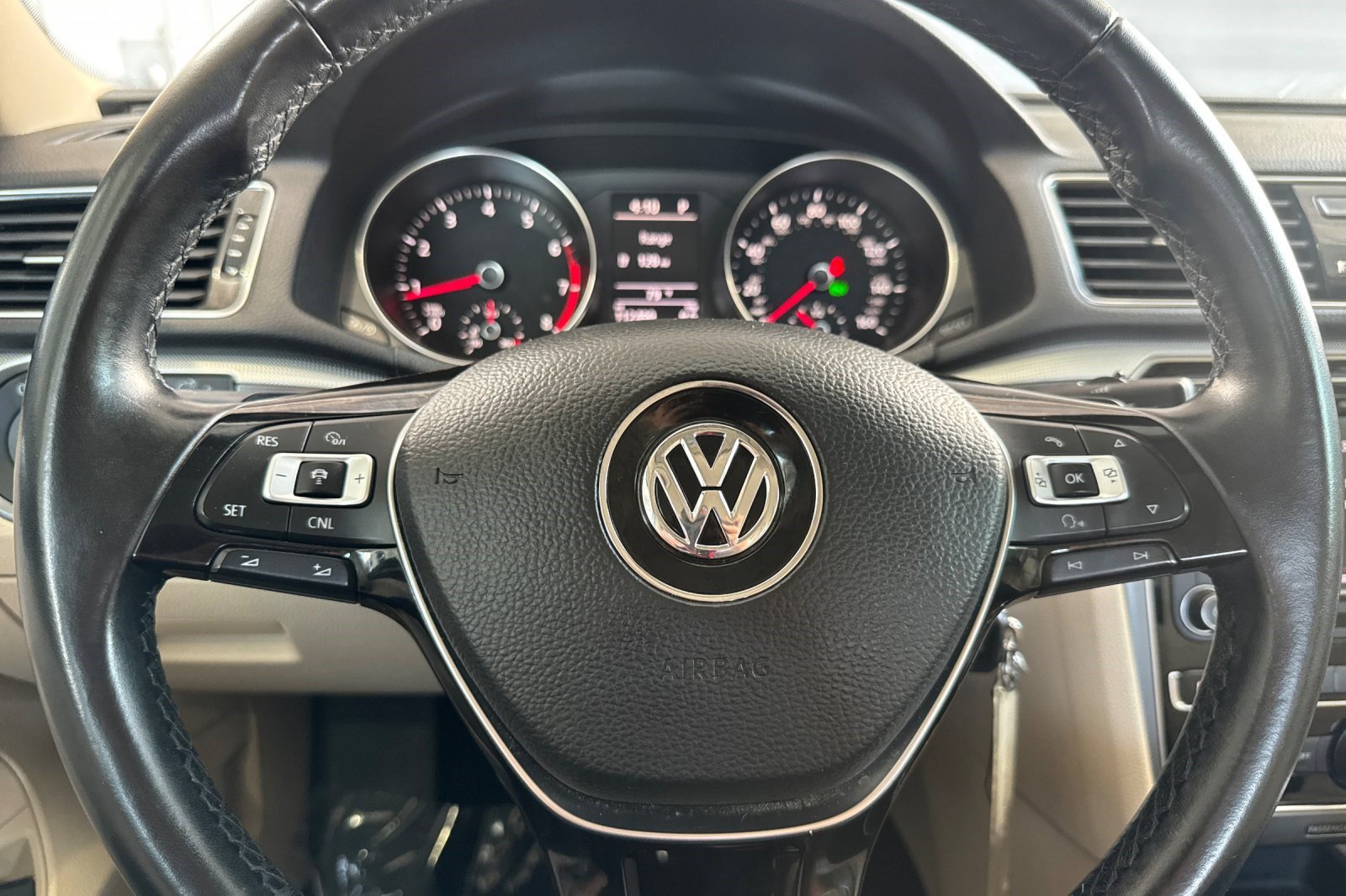 Used 2018 Volkswagen Passat 2.0T R-Line FWD image 28