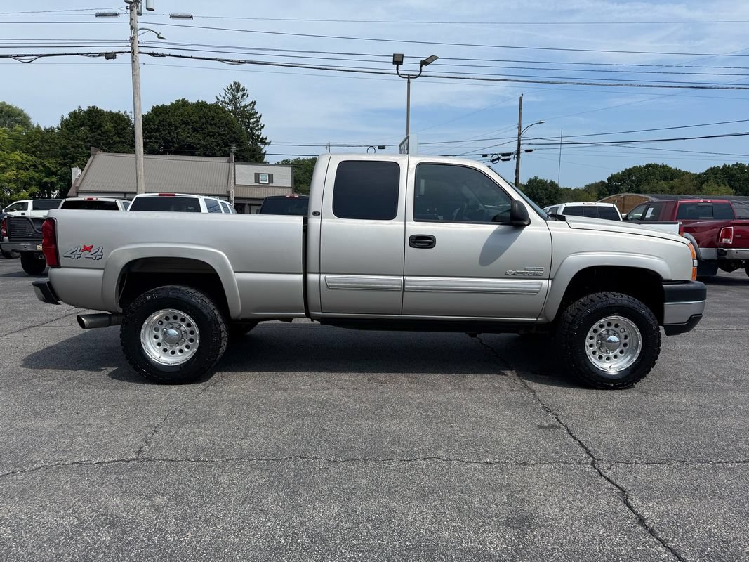 Used 2007 Chevrolet Silverado 2500 LT w/ Heavy-Duty Power Package AWD/4WD image 2