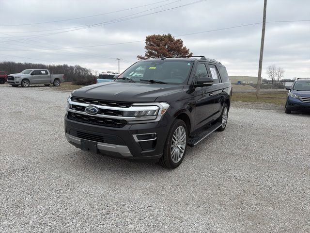Used 2024 Ford Expedition Limited image 2