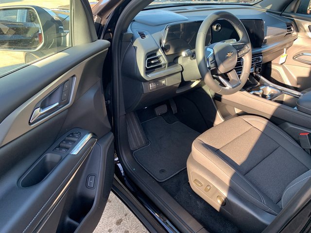 New 2026 Chevrolet Traverse LT w/ Sun and Wheel Package image 5