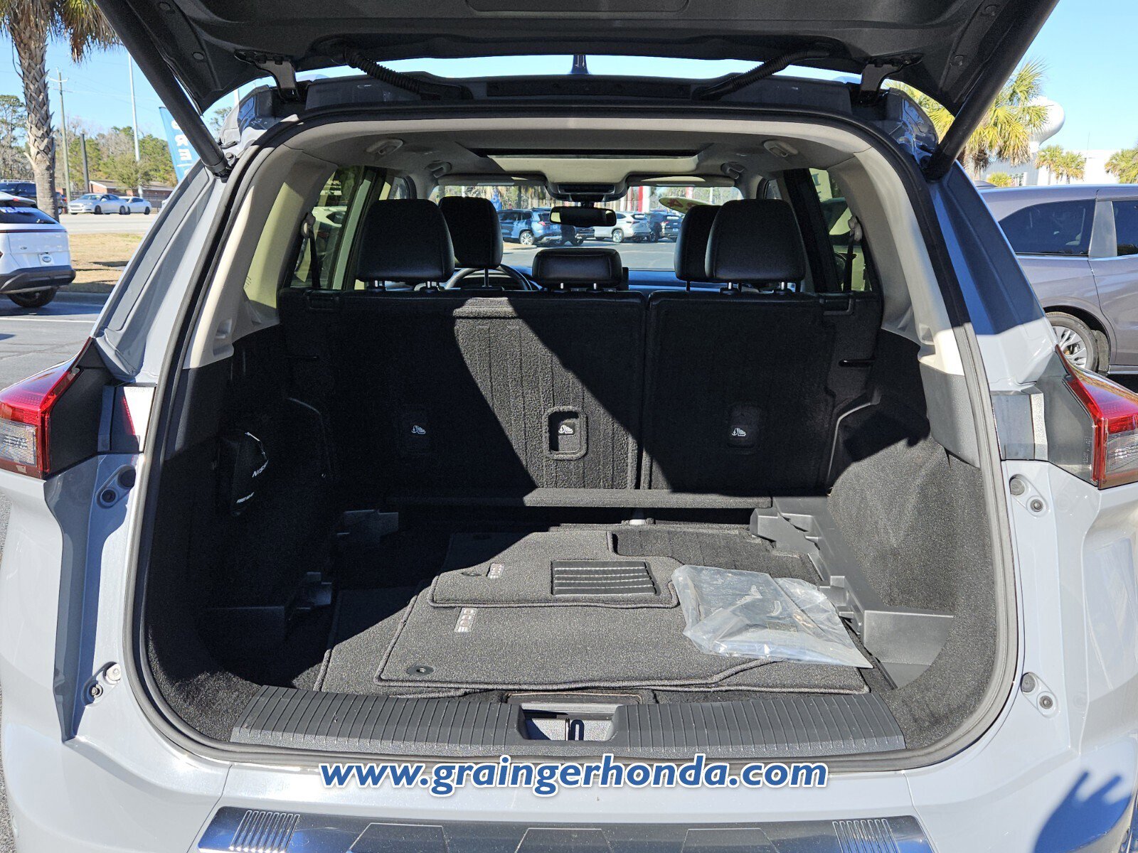 Used 2024 Nissan Rogue Platinum image 13