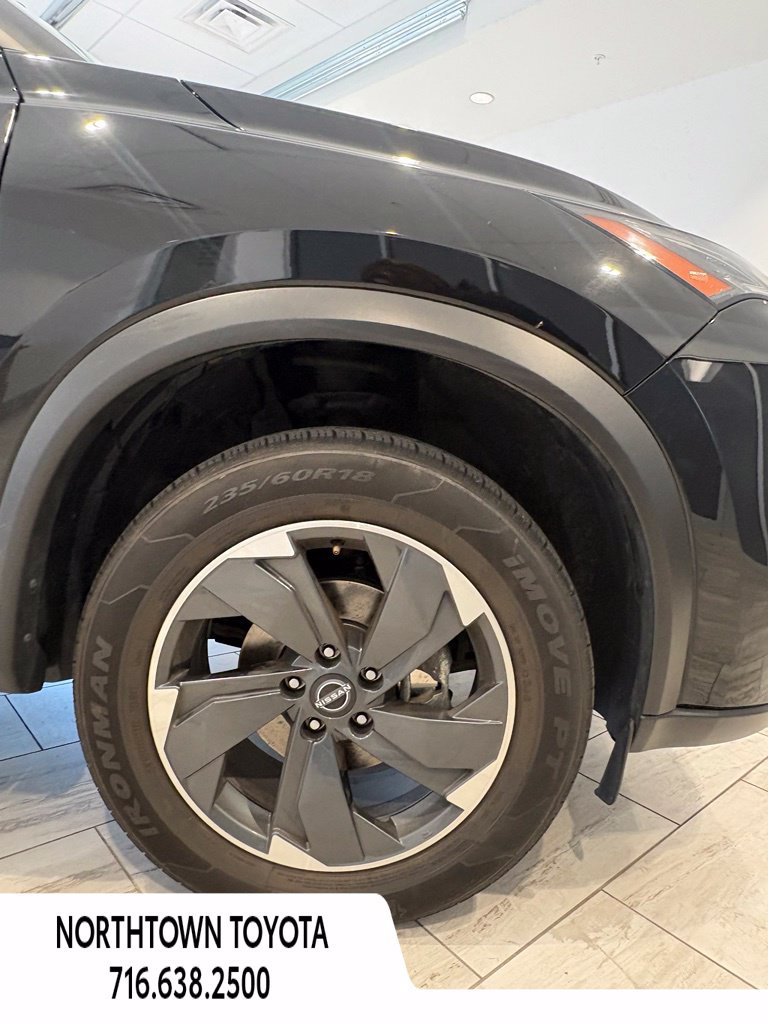 Used 2024 Nissan Rogue SV AWD/4WD image 11