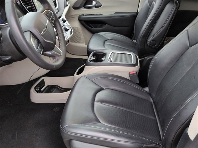 Certified 2024 Chrysler Pacifica Touring-L image 12