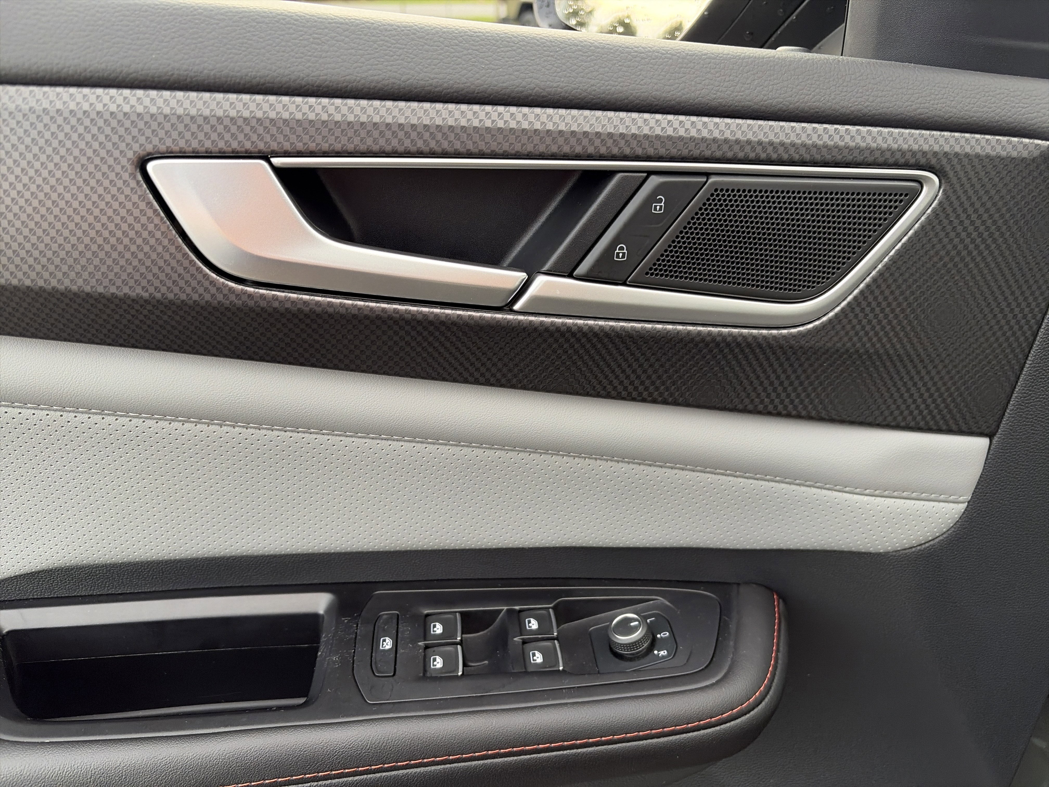 Used 2024 Volkswagen Atlas Peak Edition SE image 16