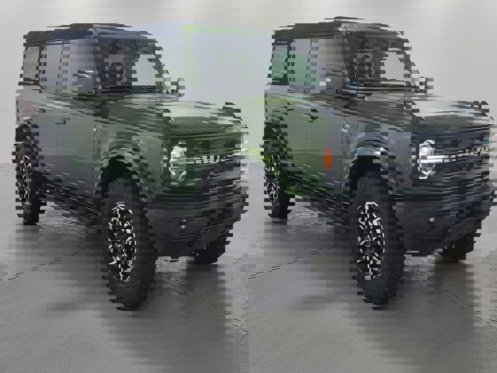 Used 2022 Ford Bronco Outer Banks image 2