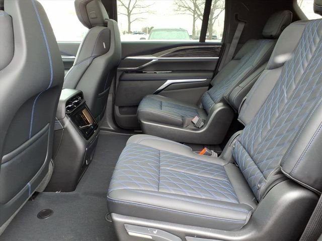 New 2026 Cadillac Escalade IQL Sport 1 w/ LPO, ONYX Package AWD/4WD image 7