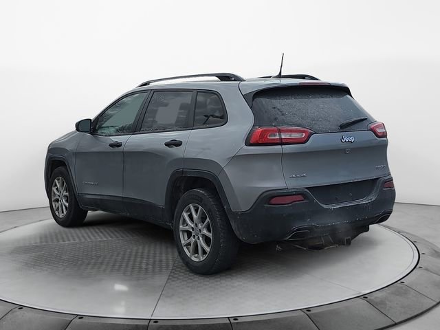 Used 2016 Jeep Cherokee Sport image 3