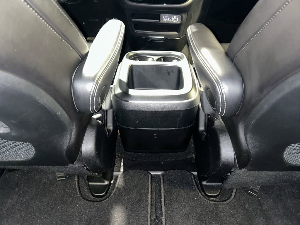 Used 2025 Chrysler Pacifica Select image 29