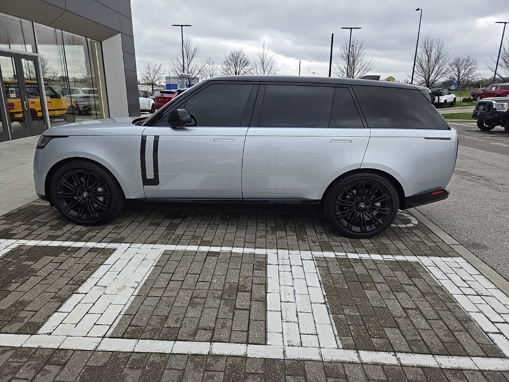 Certified 2025 Land Rover Range Rover Long Wheelbase SE image 8