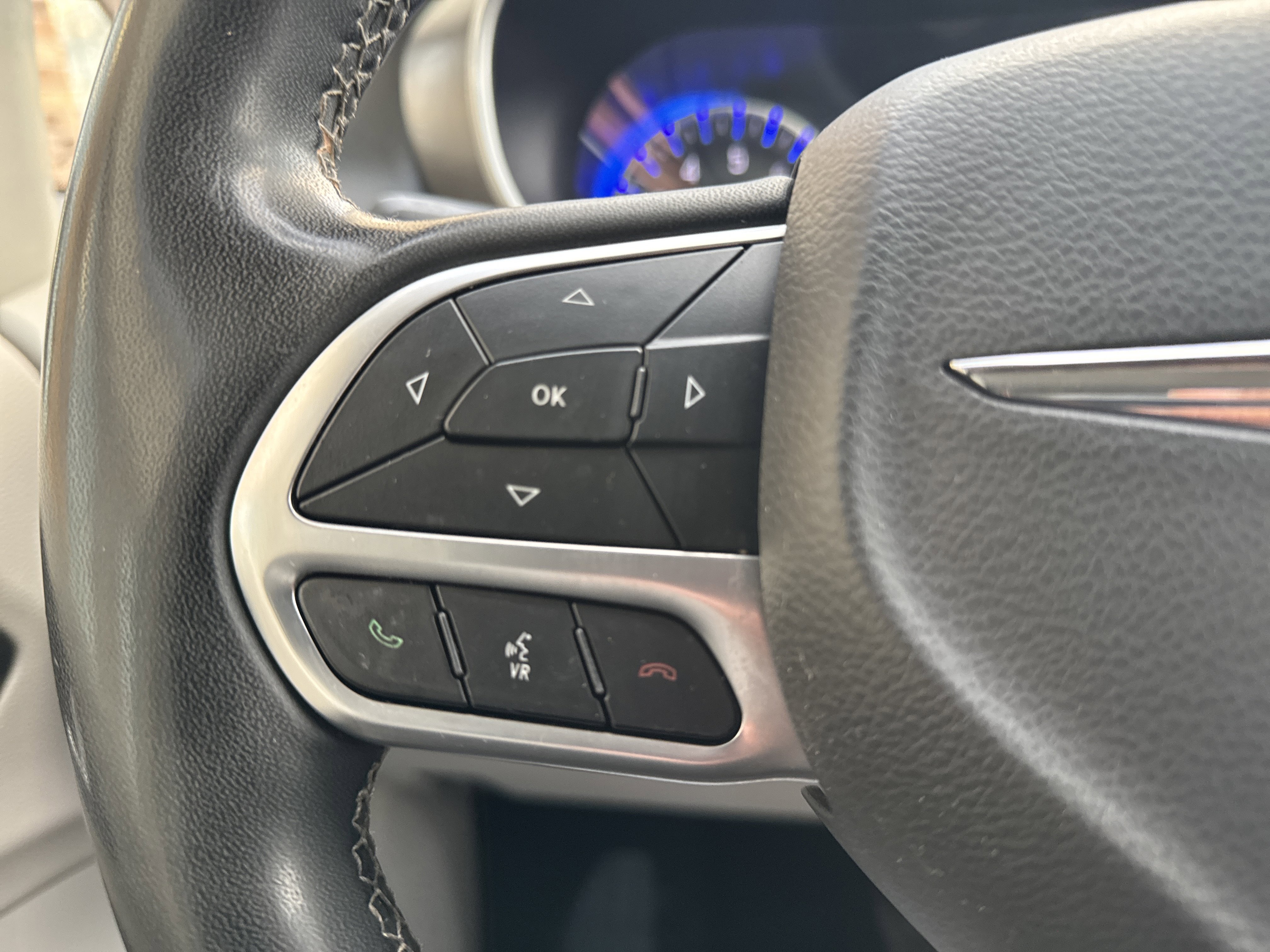 Used 2022 Chrysler Pacifica Touring-L image 17