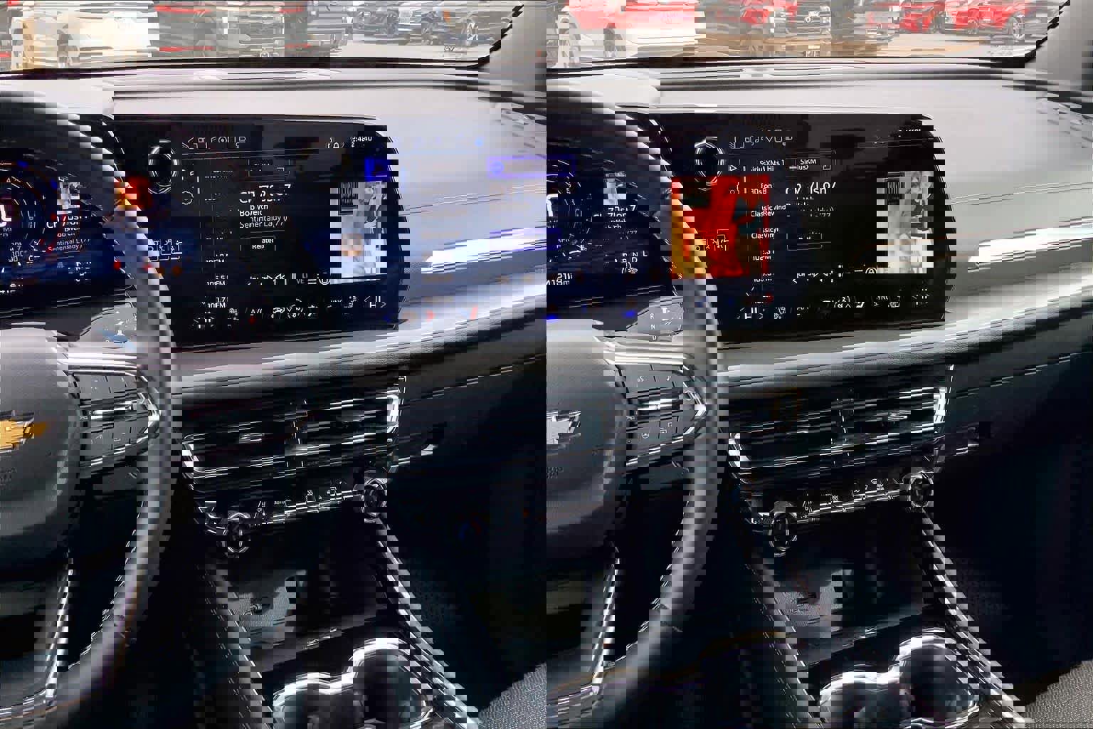 Used 2025 Chevrolet Traverse LT image 6