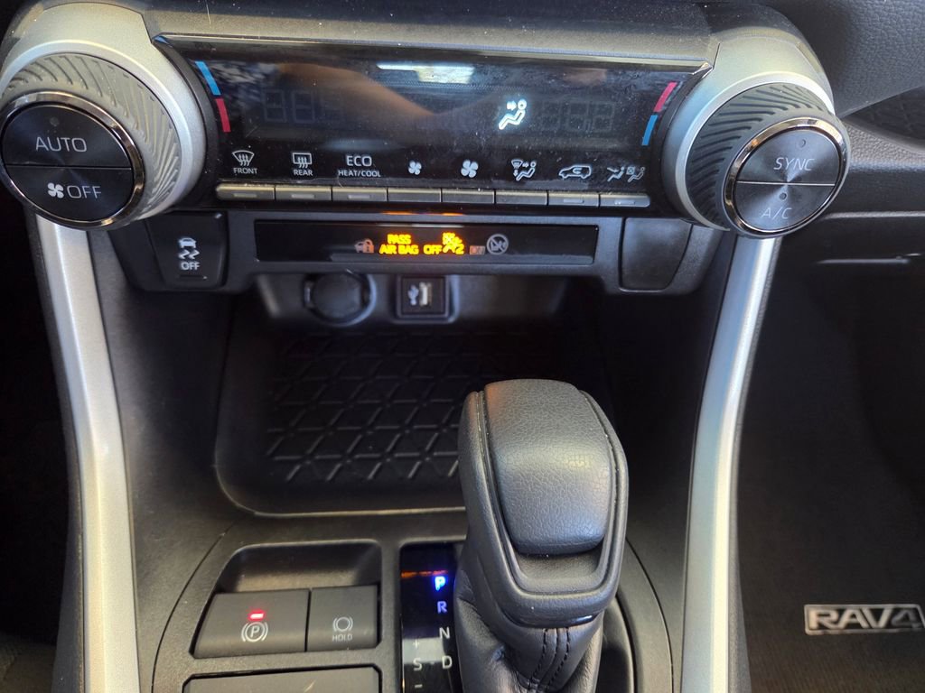 Used 2025 Toyota RAV4 XLE image 39