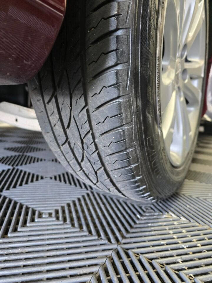 Used 2016 Chrysler 200 Limited image 34