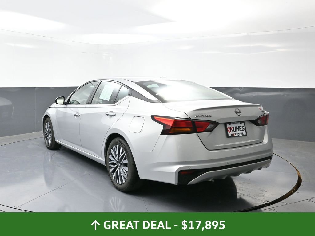 Used 2024 Nissan Altima 2.5 SV image 12