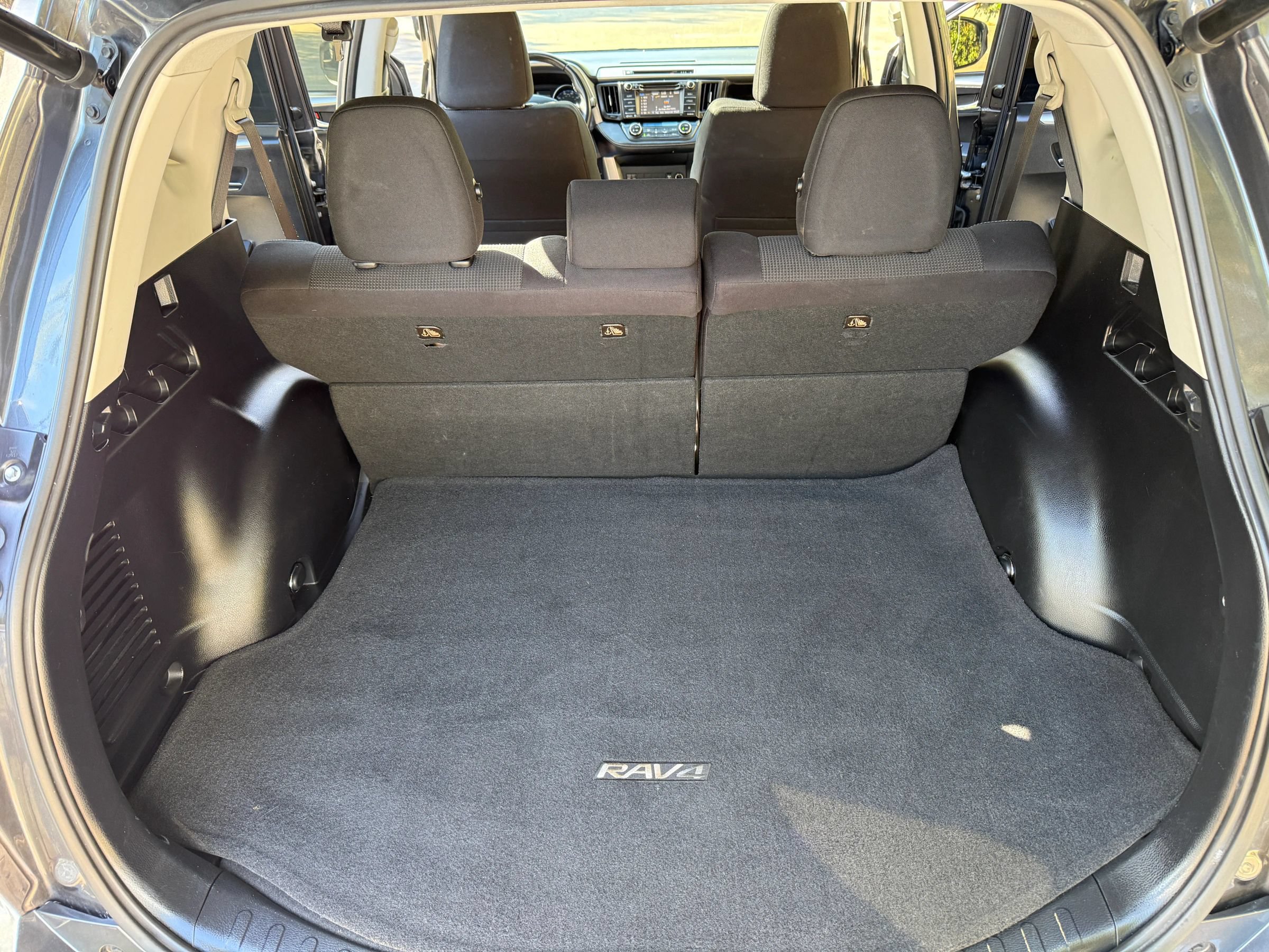 Used 2017 Toyota RAV4 XLE w/ Carpet Mat Package FWD image 21