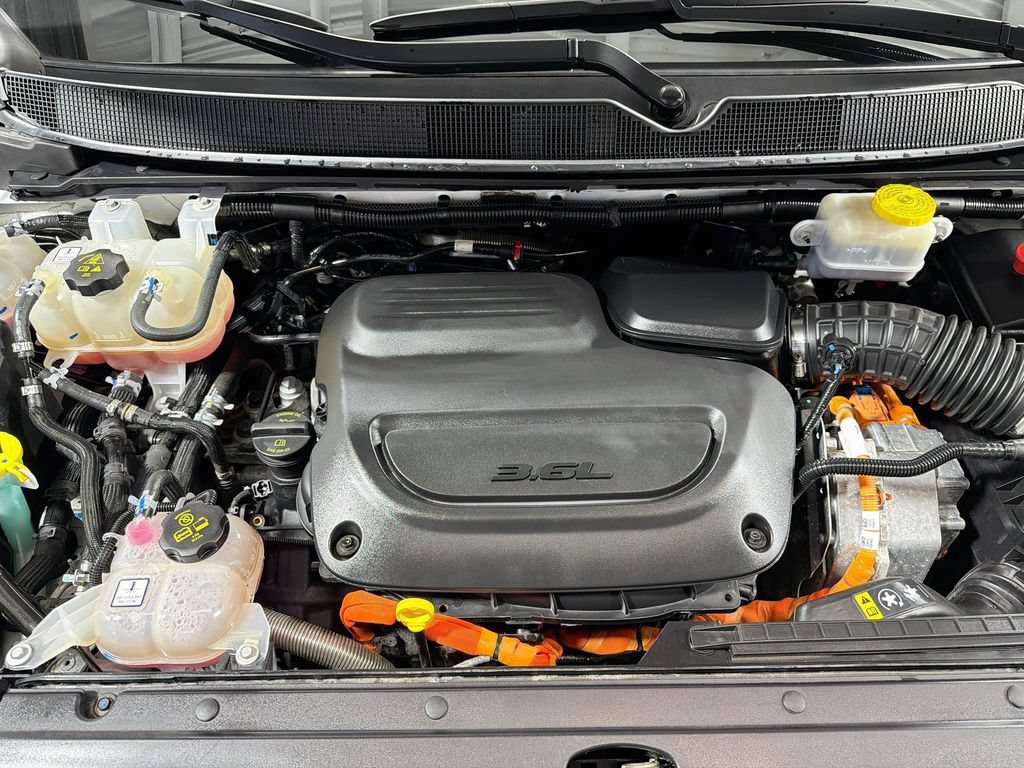 Used 2024 Chrysler Pacifica Limited FWD image 32