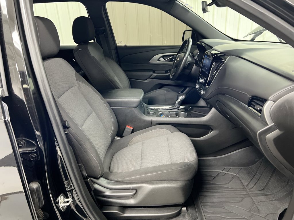 Used 2022 Chevrolet Traverse LT FWD image 21