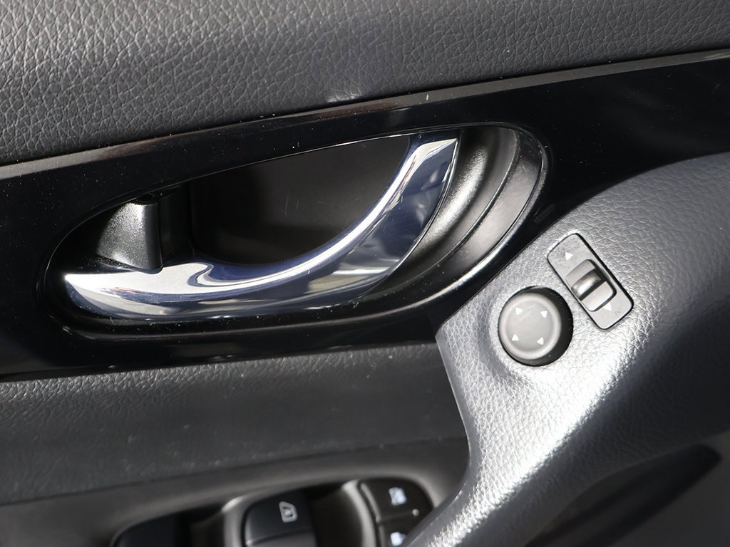 Used 2022 Nissan Rogue Sport SL image 34