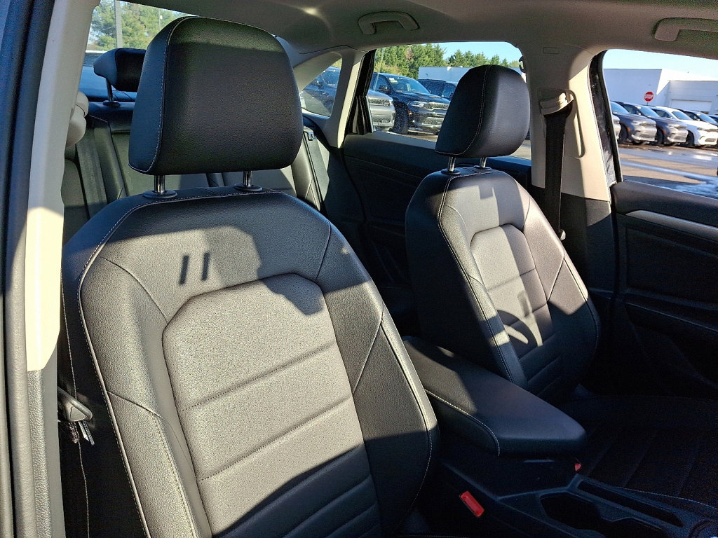 Used 2024 Volkswagen Jetta SE image 13